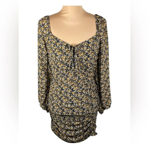 Lush‎ Black Ruched Sheath Mini Dress Size Small Yellow
Sweetheart Ruffle NEW - Picture 4 of 16